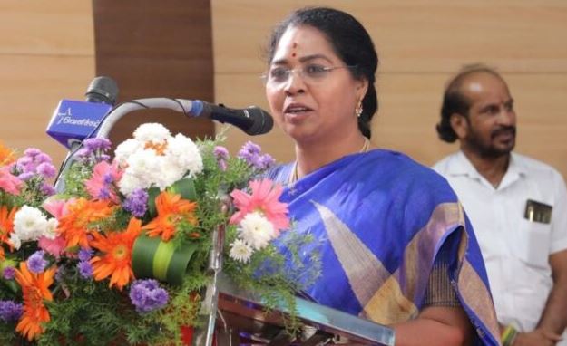 दिल्ली के चाणक्यपुरी में झपटमारों ने सांसद आर. सुधा की सोने की चेन छीनी