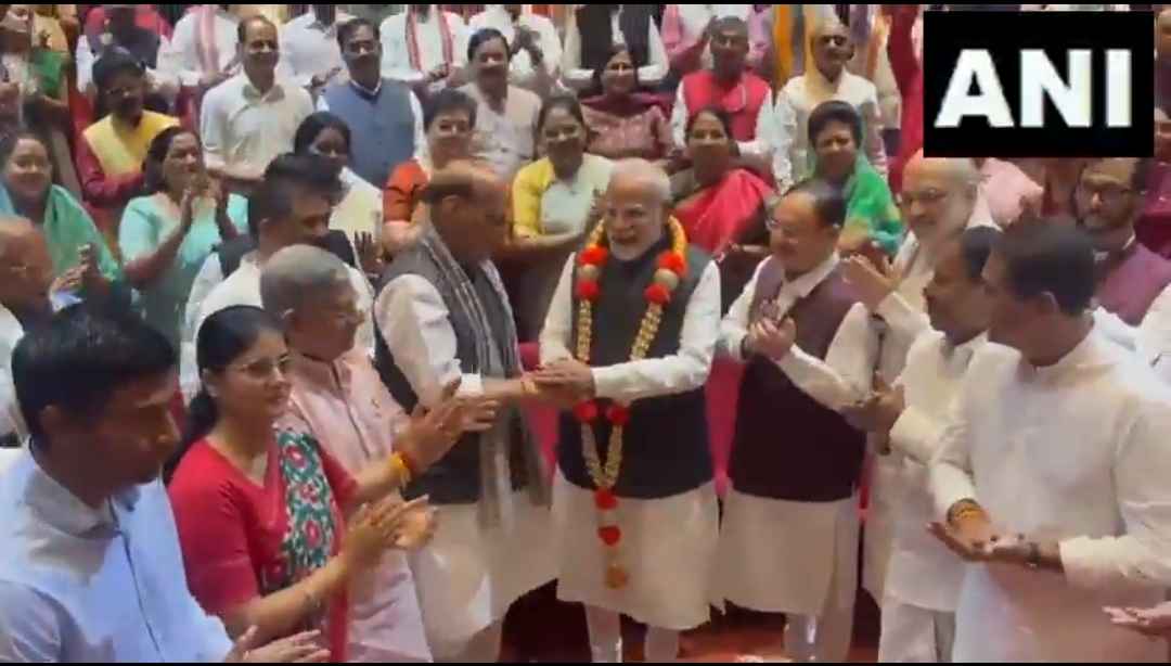 एनडीए की बैठक में ऑपरेशन सिंदूर की गूंज, पीएम मोदी का मिली बधाई, 'हर हर महादेव' के नारे भी लगे