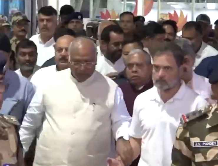 'दिशोम गुरु' शिबू सोरेन का अंतिम संस्कार आज, पैतृक गांव में तैयारी पूरी; राहुल-खड़गे भी पहुंचे