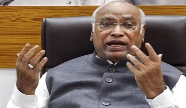 मोदी सरकार को समझ नहीं आ रहा कि शुल्क मामले से कैसे निपटे: मल्लिकार्जुन खड़गे