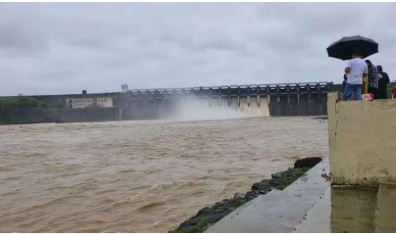 उत्तर प्रदेश: गंगा, यमुना और शारदा समेत कई प्रमुख नदियों का जलस्तर खतरे के निशान से ऊपर