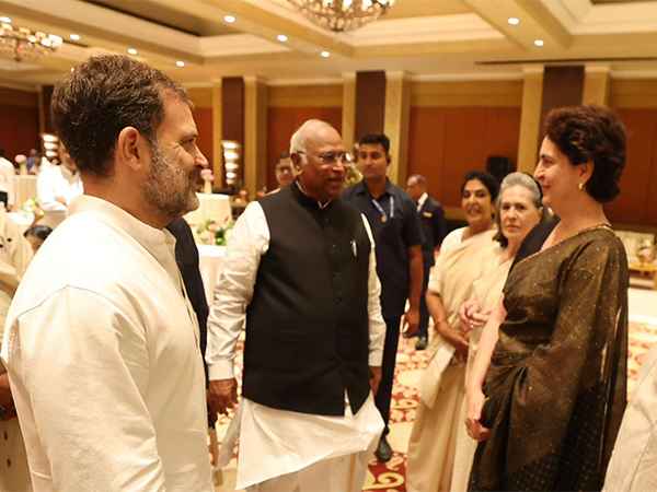 दिल्ली में कांग्रेस का 'इंडिया गठबंधन डिनर', विपक्षी नेताओं ने दोहराई एकजुटता