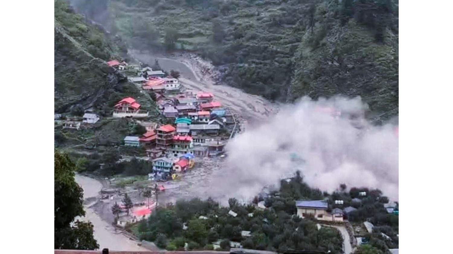 उत्तरकाशी: धराली आपदा राहत प्रयास जारी,गंभीर रूप से बीमार मरीजों कोएयरलिफ्ट कर जिला अस्पताल पहुंचाया गया