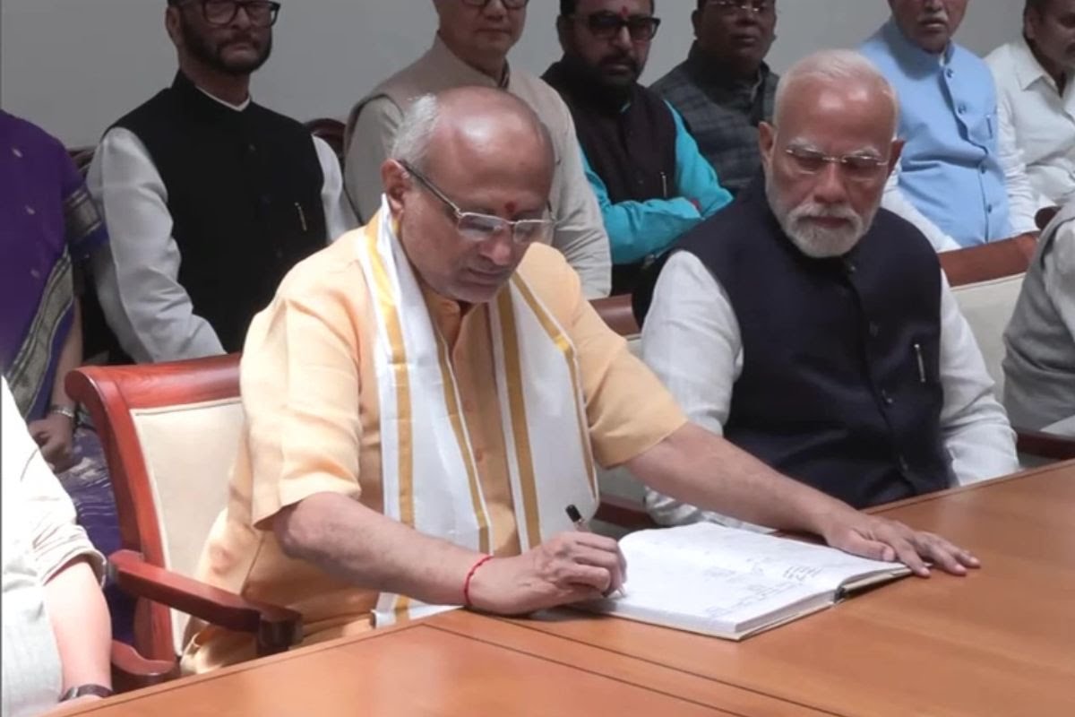सीपी राधाकृष्णन ने उपराष्ट्रपति चुनाव के लिए किया नामांकन, मोदी-शाह समेत दिग्गज नेता रहे साथ