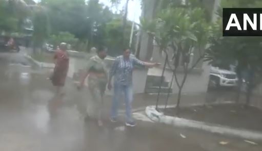 मेरे बेटे का किसी राजनीतिक दल से कोई संबंध नहीं: रेखा गुप्ता पर हमले के आरोपी की मां