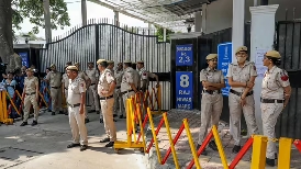 दिल्ली पुलिस में फेरबदल: सतीश गोलचा बने नया कमिश्नर, सीएम रेखा पर हमला के बाद एक्शन?