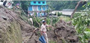 धराली के बाद अब थराली में तबाही… आधी रात को बादल फटा, कई घरों में घुसा मलबा, गाड़ियां दबीं; स्कूल बंद