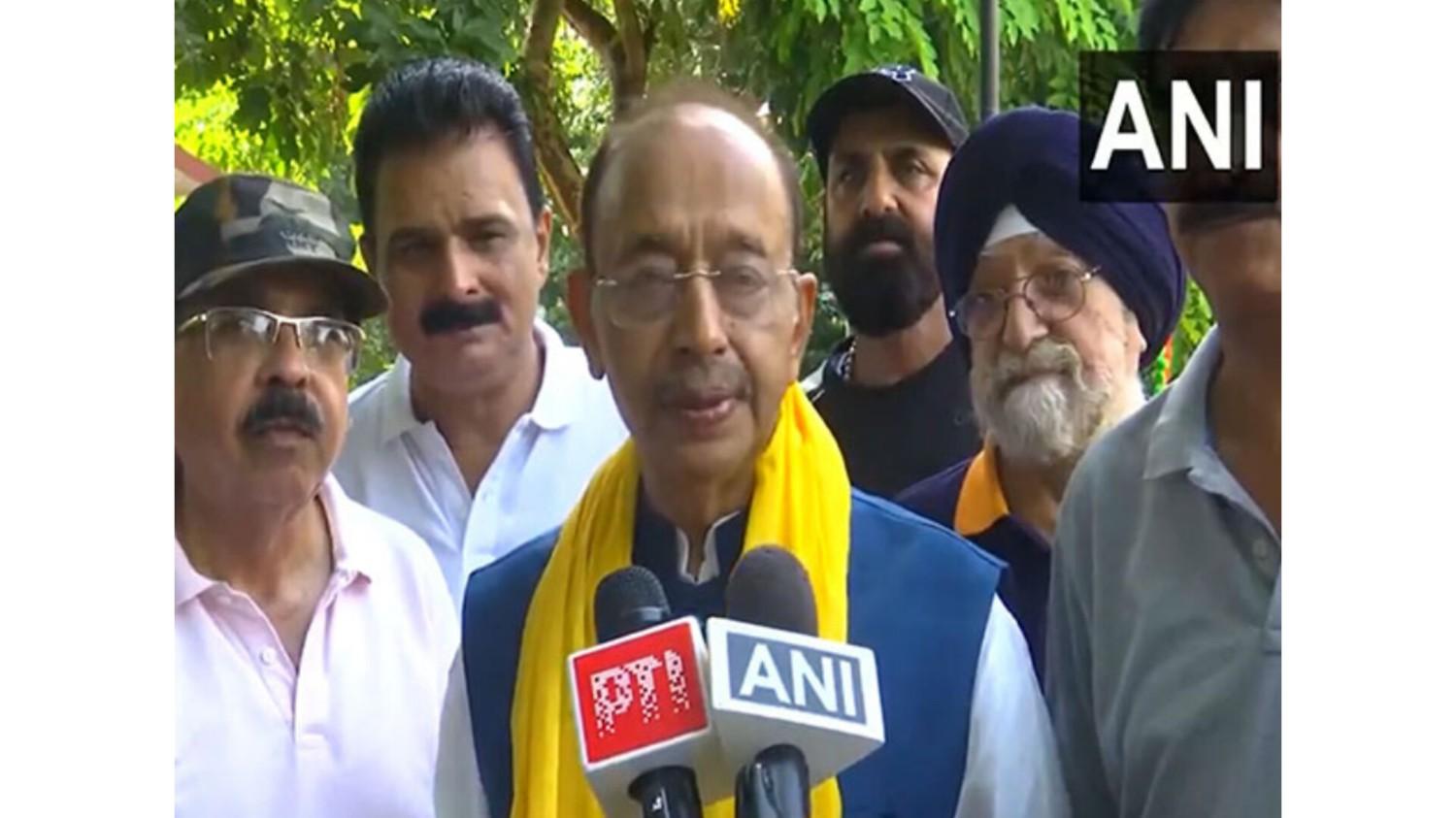 आवारा कुत्तों पर सुप्रीम कोर्ट के संशोधित फैसले पर भाजपा के विजय गोयल का बयान, कहा 
