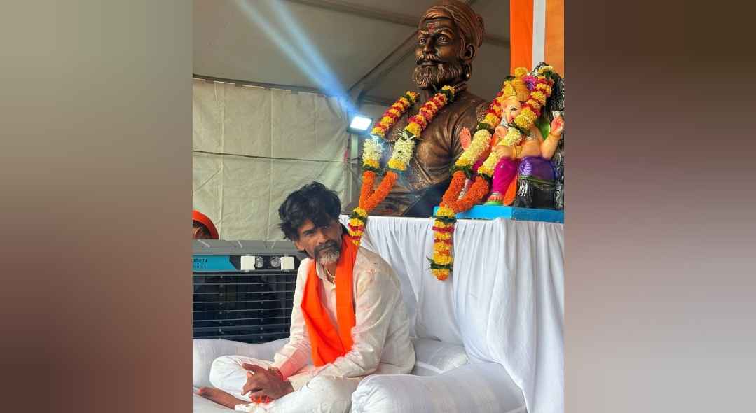 जरांगे ने मुंबई में शुरू की अनिश्चितकालीन भूख हड़ताल, कहा- 'मांगें पूरी होने तक नहीं हटेंगे'