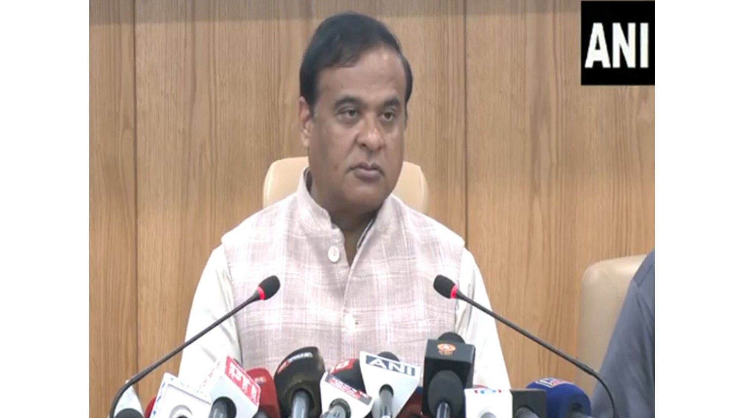 असम के सीएम हेमन्त बिस्वा सरमा ने पीएम मोदी के खिलाफ 'अपशब्दों' की निंदा की, कांग्रेस के आचरण को बताया