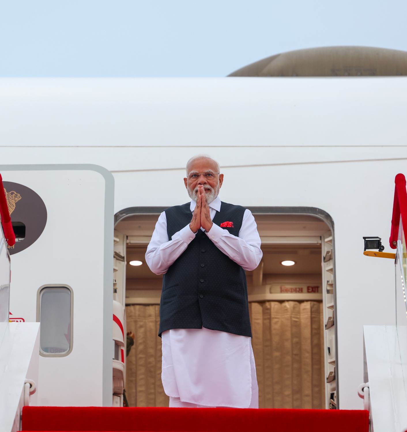 एससीओ शिखर सम्मेलन: सात साल बाद चीन पहुंचे प्रधानमंत्री मोदी, शी जिनपिंग से होगी अहम मुलाकात
