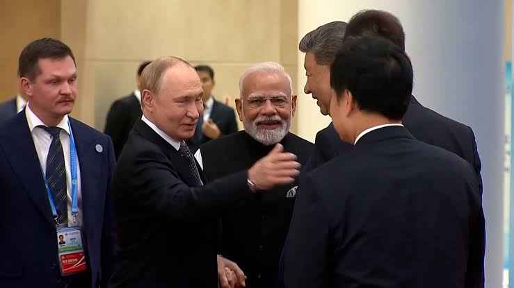 रूस के राष्ट्रपति पुतिन से मिले पीएम मोदी, यूक्रेन संघर्ष को जल्द से जल्द खत्म करने का आह्वान किया