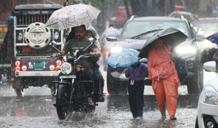 राजधानी दिल्ली में रुक-रुककर हो रही बारिश; आने वाले दिनों में मध्यम से भारी वर्षा का पूर्वानुमान