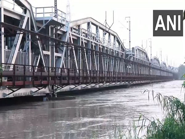 दिल्ली: यमुना फिर खतरे के निशान के पार, आसपास रहने वाले लोगों को सुरक्षित स्थानों पर पहुंचाया गया