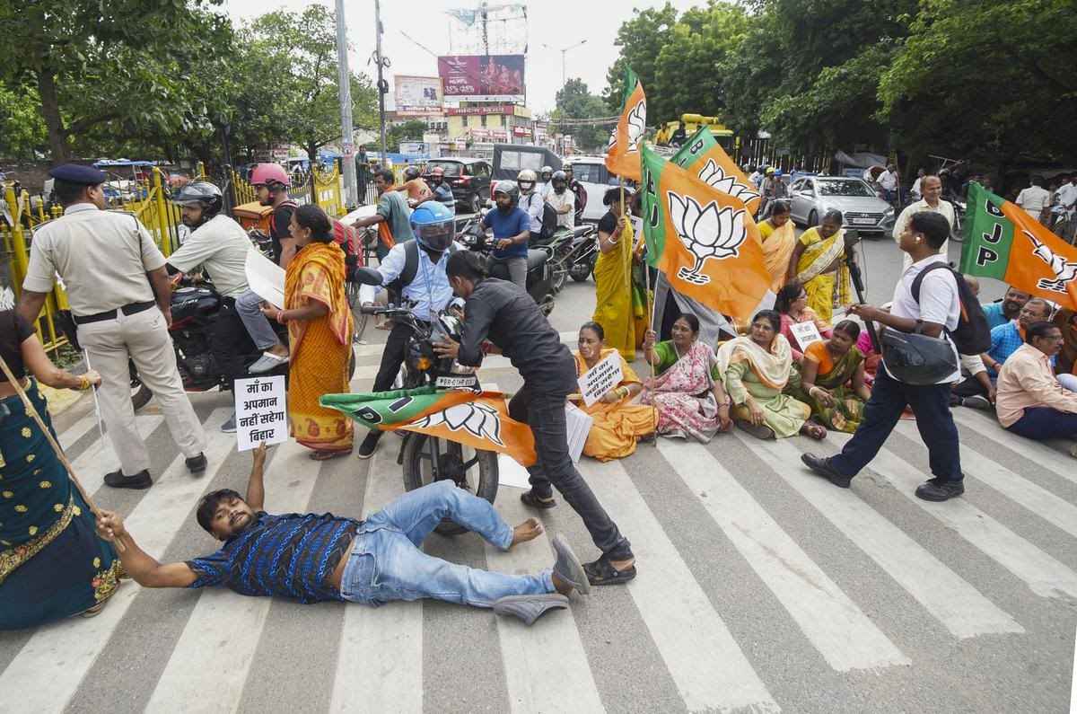 पीएम की मां पर टिप्पणी के विरोध में एनडीए का बिहार बंद, दिखा मिला-जुला असर