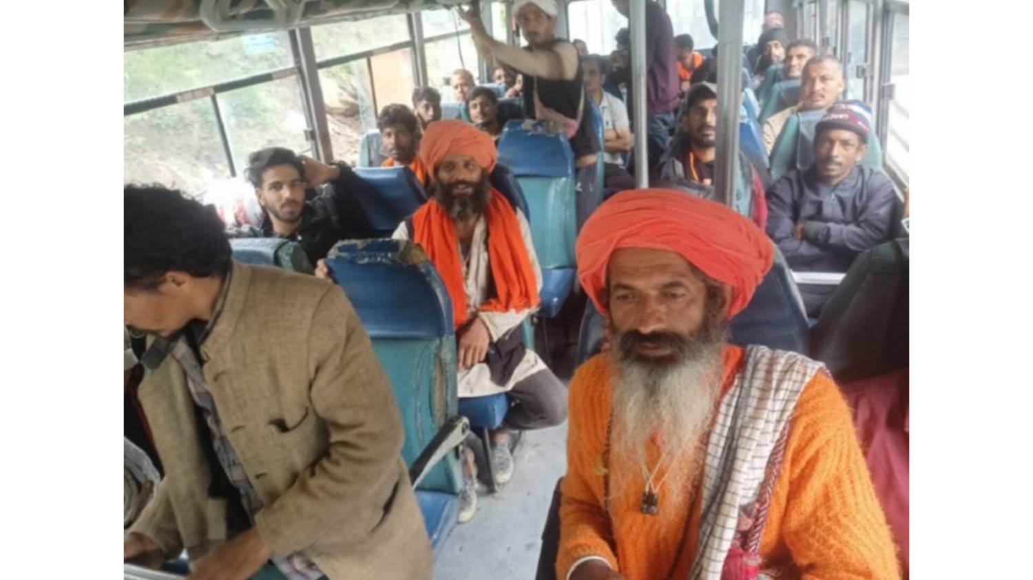 हिमाचल प्रदेश सरकार ने मणिमहेश यात्रा के दौरान फंसे श्रद्धालुओं को निकालने के लिए अभियान शुरू किया