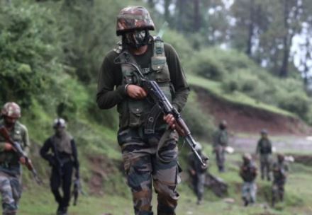 जम्मू-कश्मीर: कुलगाम में ऑपरेशन दूसरे दिन भी जारी, अब तक दो आतंकी ढेर, दो जवान भी हुए शहीद