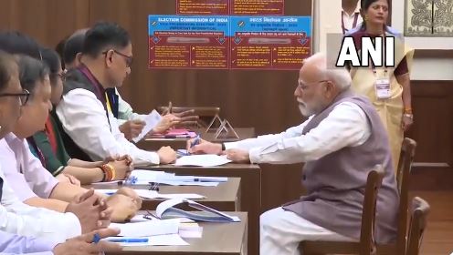 उपराष्ट्रपति चुनाव के लिए मतदान शुरू, पीएम मोदी ने डाला पहला वोट, राधाकृष्णन-रेड्डी के बीच सीधा मुकाबला