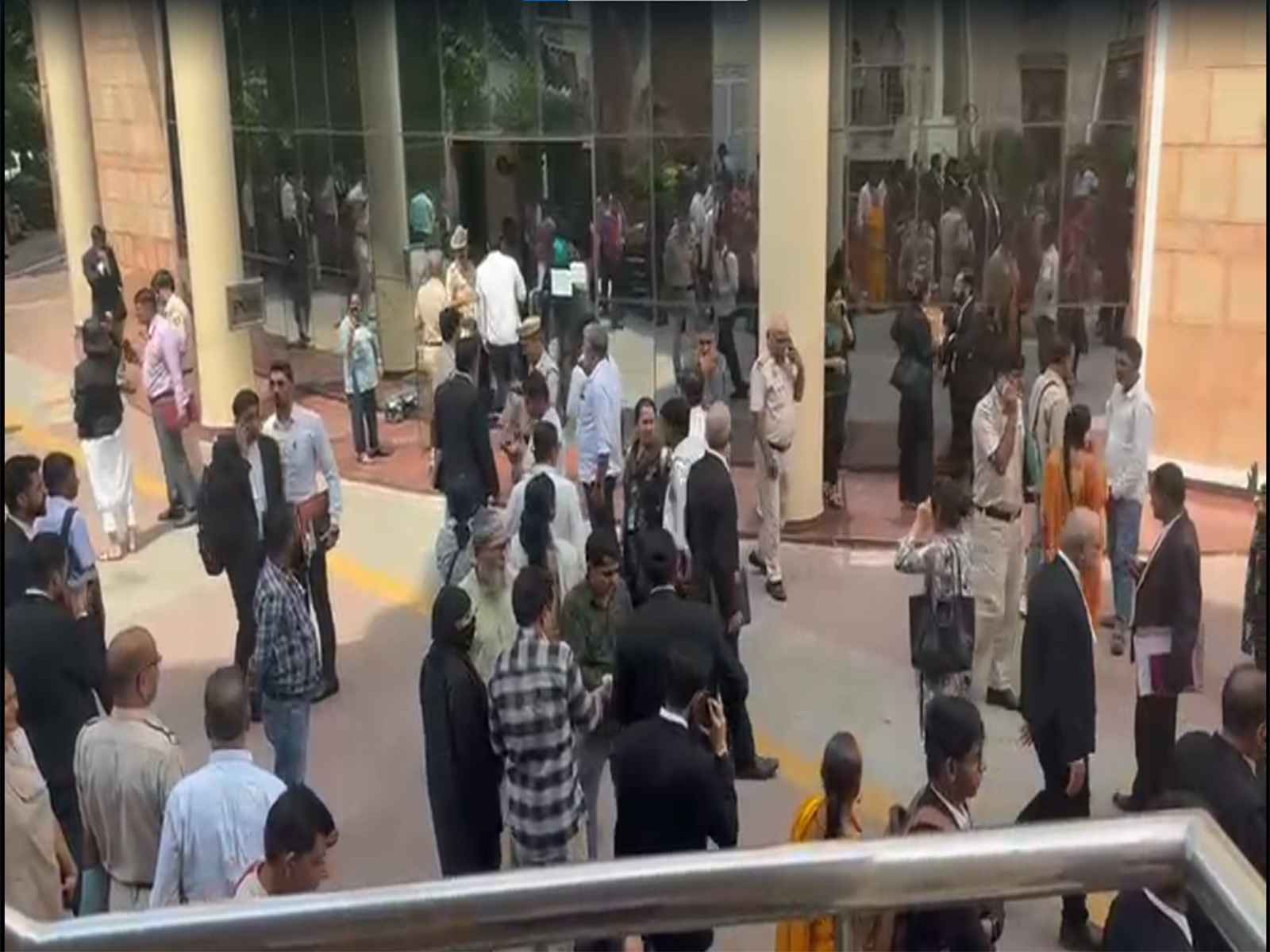 दिल्ली हाईकोर्ट को बम से उड़ाने की धमकी से मचा हड़कंप, कामकाज ठप