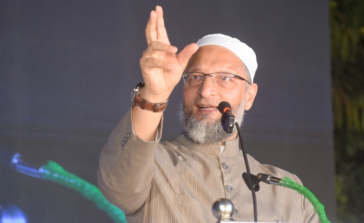 'क्या पैसा 26 नागरिकों की जान से ज़्यादा कीमती है', भारत-पाक मैच को लेकर भाजपा पर बरसे ओवैसी