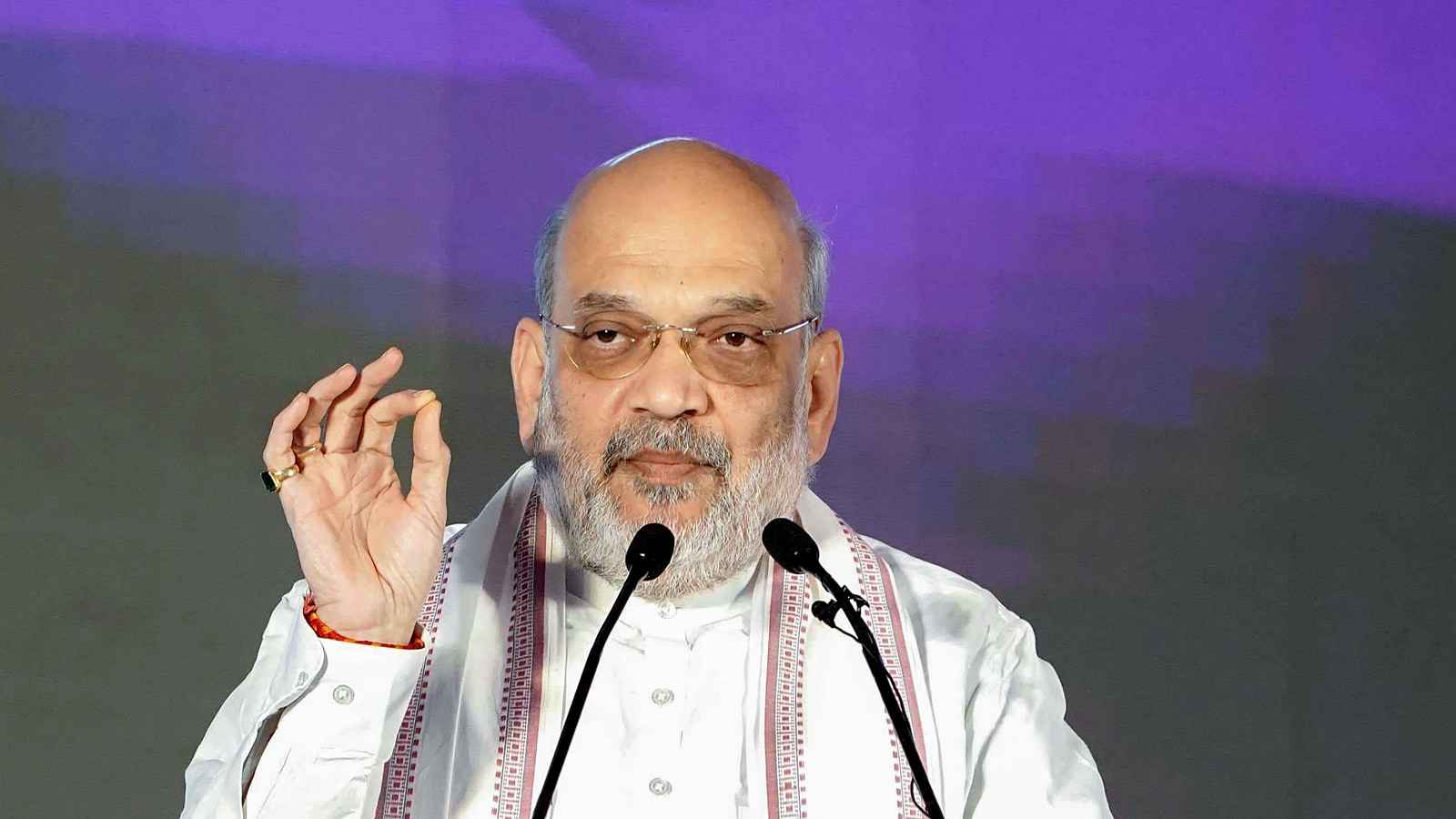 हिंदी दिवस पर अमित शाह की अपील- 'सभी भारतीय भाषाओं का सम्मान करें'