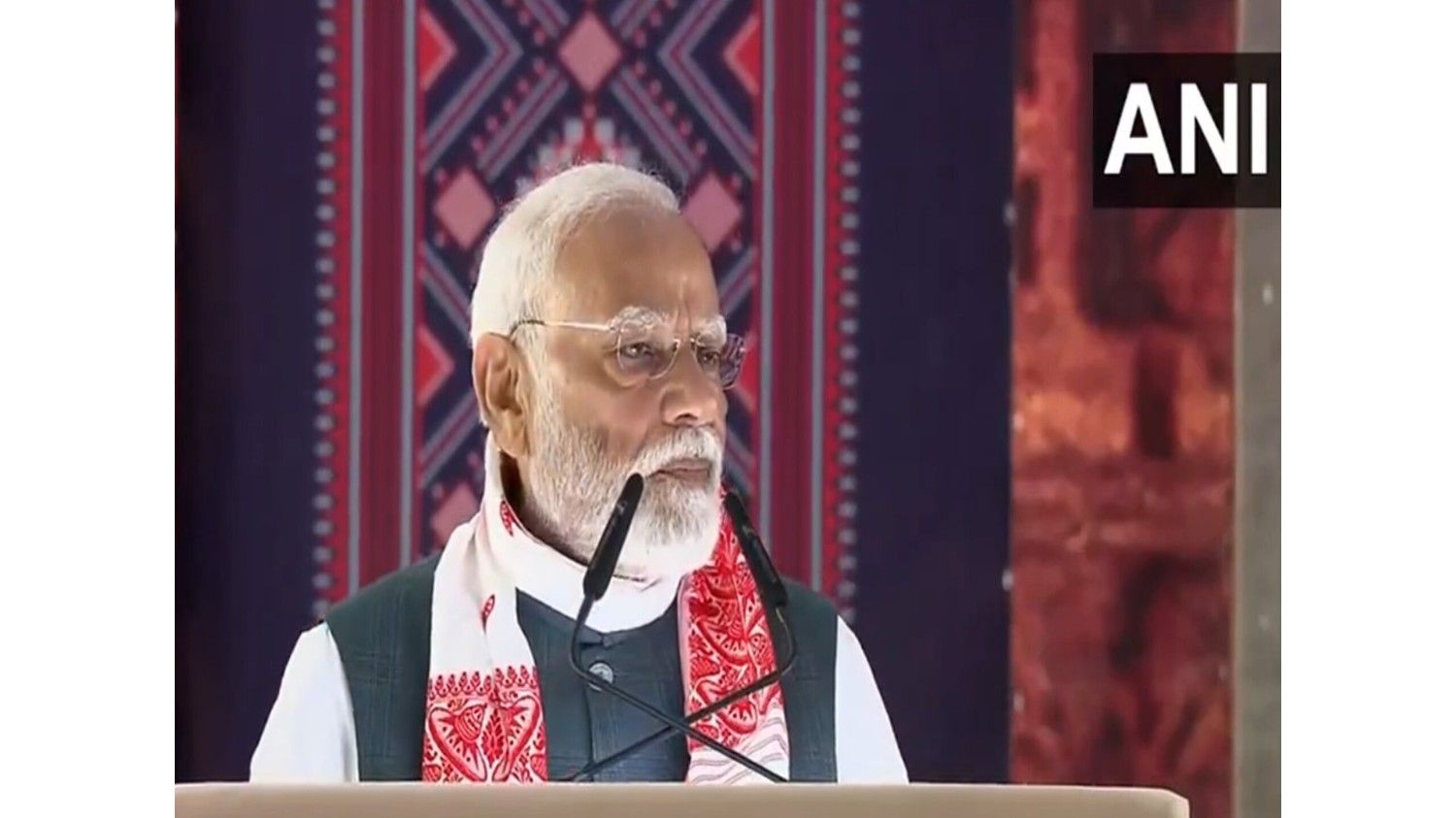 असम में पीएम मोदी ने कांग्रेस पर साधा निशाना, कहा 