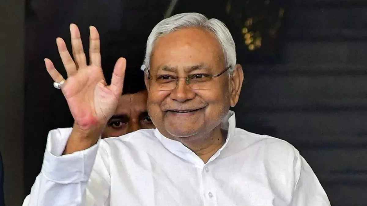 बिहार चुनाव से पहले नीतीश कुमार की घोषणा: विकास मित्रों को टैब खरीदने के लिए मिलेंगे 25,000 रुपये