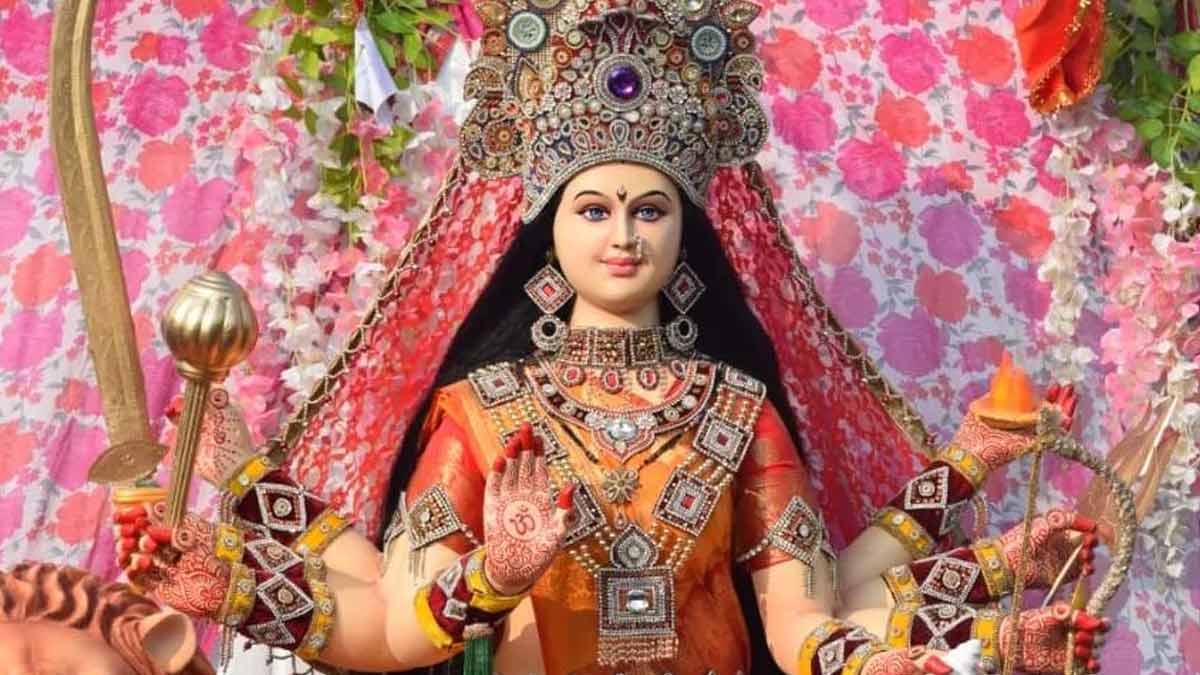 शारदीय नवरात्रि शुरू होते ही देशभर के मंदिरों में उमड़े श्रद्धालु, पीएम मोदी ने दी शुभकामनाएं