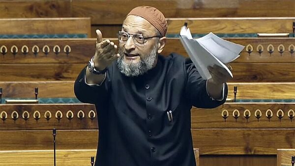 भारत को ट्रंप प्रशासन के आगे नहीं झुकना चाहिए: एआईएमआईएम प्रमुख ओवैसी