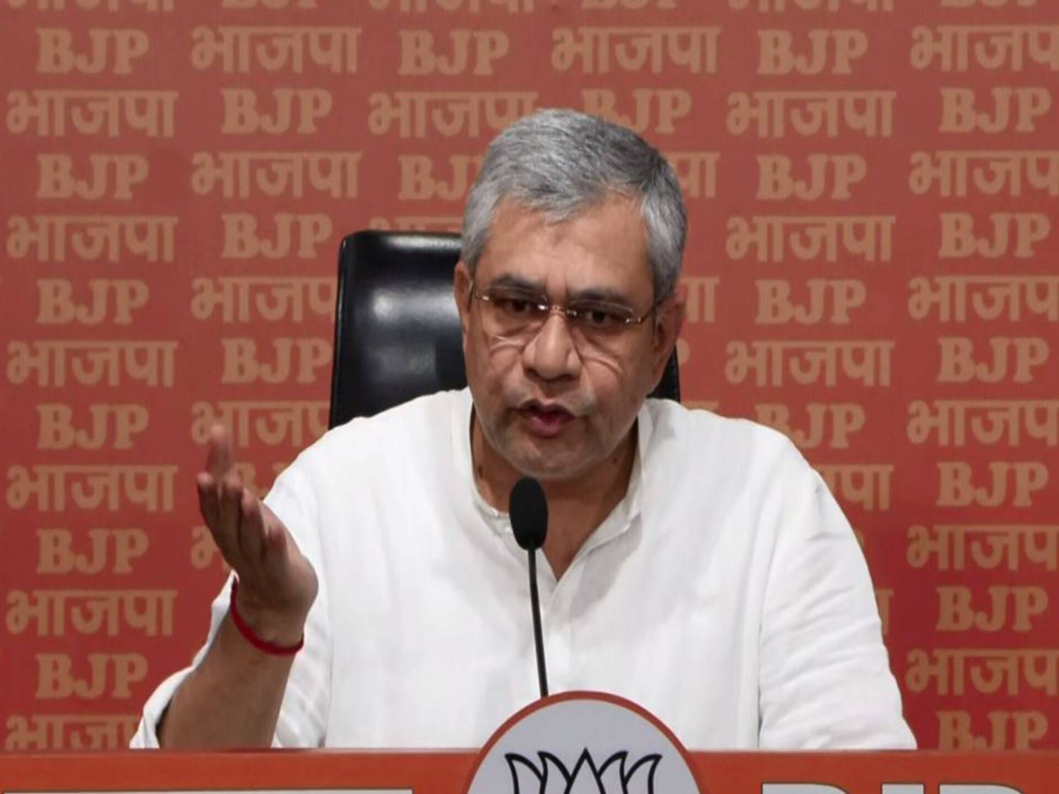 केंद्रीय मंत्री अश्विनी वैष्णव ने जीएसटी सुधारों के बीच कांग्रेस पर साधा निशाना, कहा 