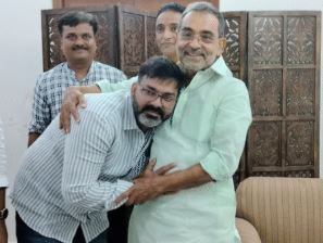 भोजपुरी गायक पवन सिंह ने आरएलएम प्रमुख उपेन्द्र कुशवाहा से की मुलाकात