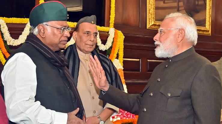 प्रधानमंत्री मोदी ने मल्लिकार्जुन खड़गे से की बात, सर्जरी के बाद शीघ्र स्वस्थ होने की कामना की