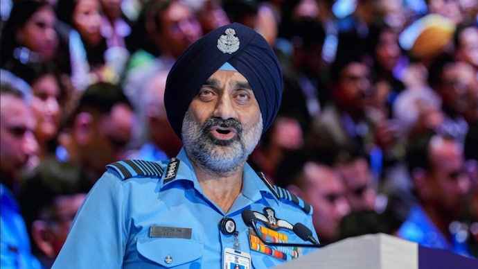 ऑपरेशन सिंदूर के दौरान पाकिस्तान के कितने लड़ाकू विमान गिरे, वायुसेना प्रमुख ने दिया ब्यौरा
