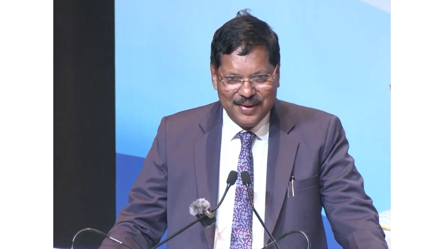 बार काउंसिल ने उठाया बड़ा कदम, सुप्रीम कोर्ट के चीफ जस्टिस पर जूता फेंकने वाले पर कड़ा एक्शन