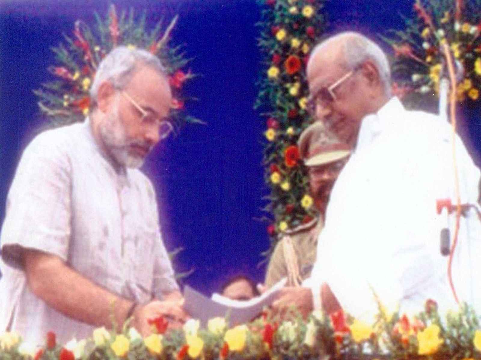 पीएम मोदी ने सार्वजनिक सेवा के 24 वर्ष पूरे किए, 2001 में आज ही के दिन बने थे मुख्यमंत्री