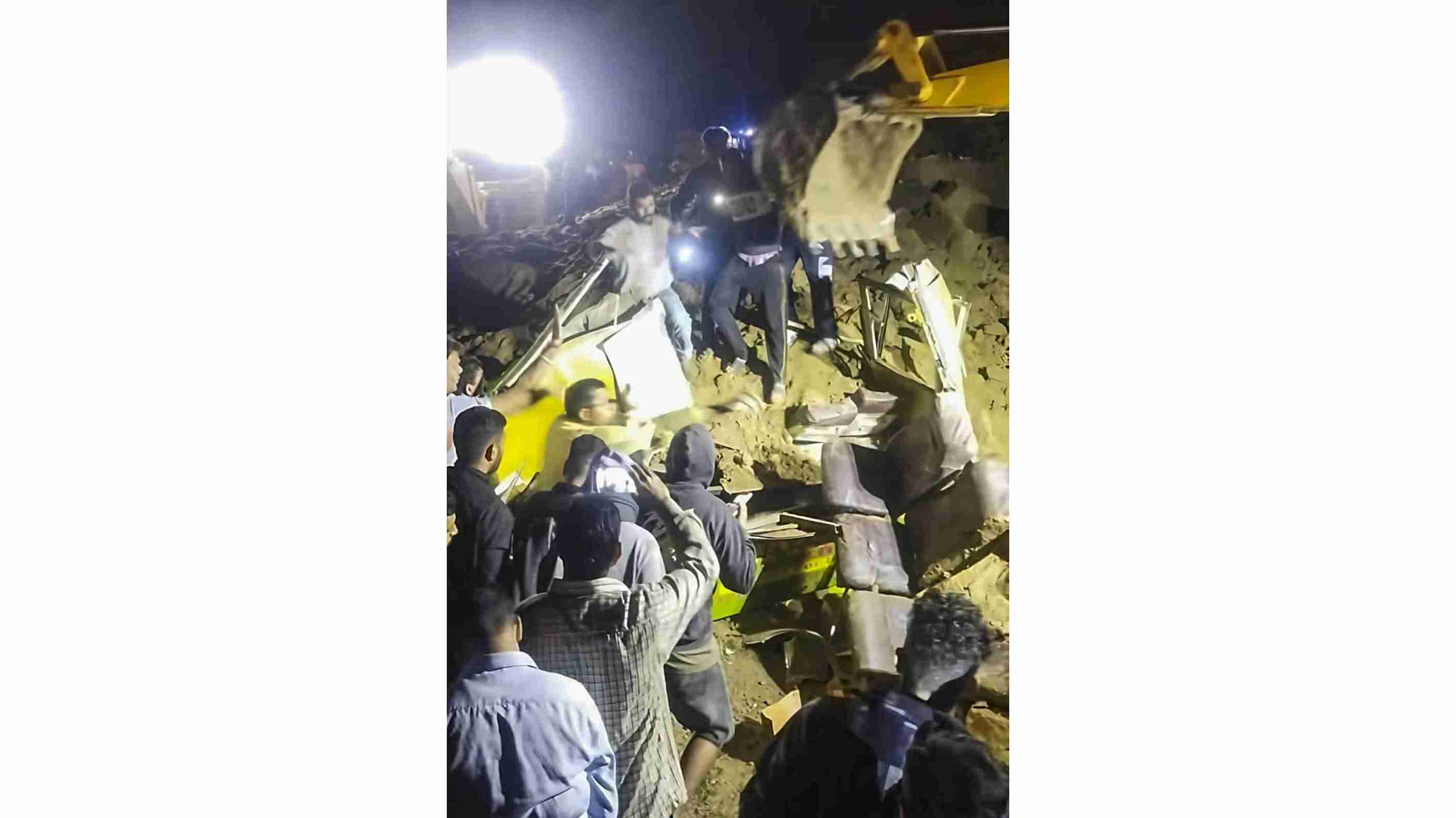 हिमाचल प्रदेश के बिलासपुर में भूस्खलन की चपेट में आई बस, 10 लोगों की मौत, कई घायल; मुख्यमंत्री ने जताया दुख