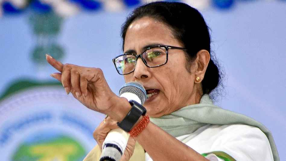 'लड़कियों को रात में बाहर न जाने दें', दुर्गापुर गैंगरेप पर ममता बनर्जी ने दिया चौंकाने वाला बयान