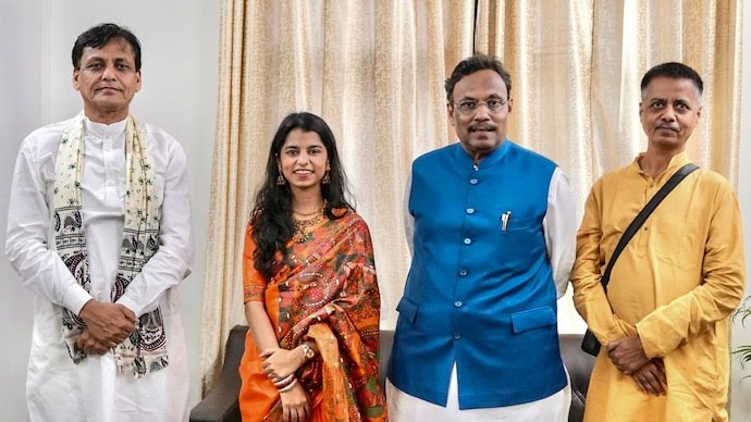बिहार चुनाव से पहले मैथिली ठाकुर भाजपा में शामिल, अलीनगर से लड़ सकती हैं चुनाव