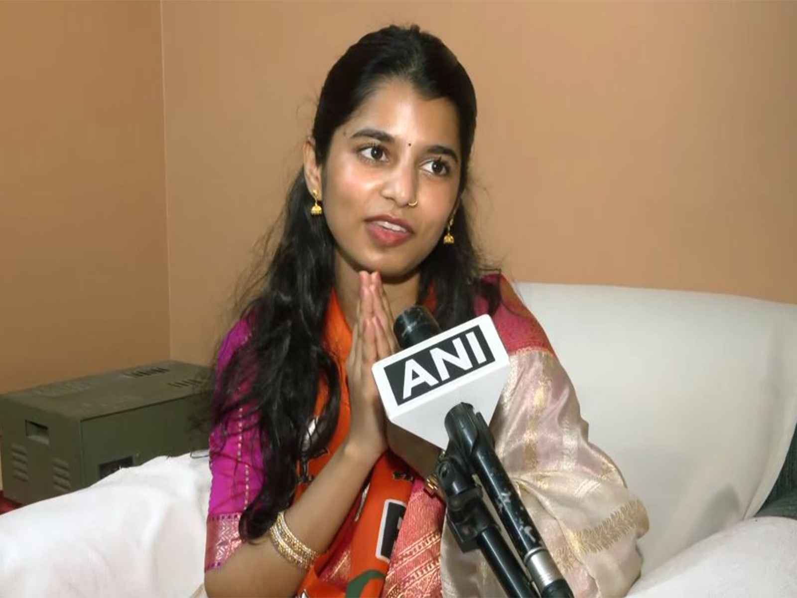 लोक गायिका मैथिली ठाकुर भाजपा में शामिल, बिहार में चुनाव लड़ने को लेकर कही ये बात