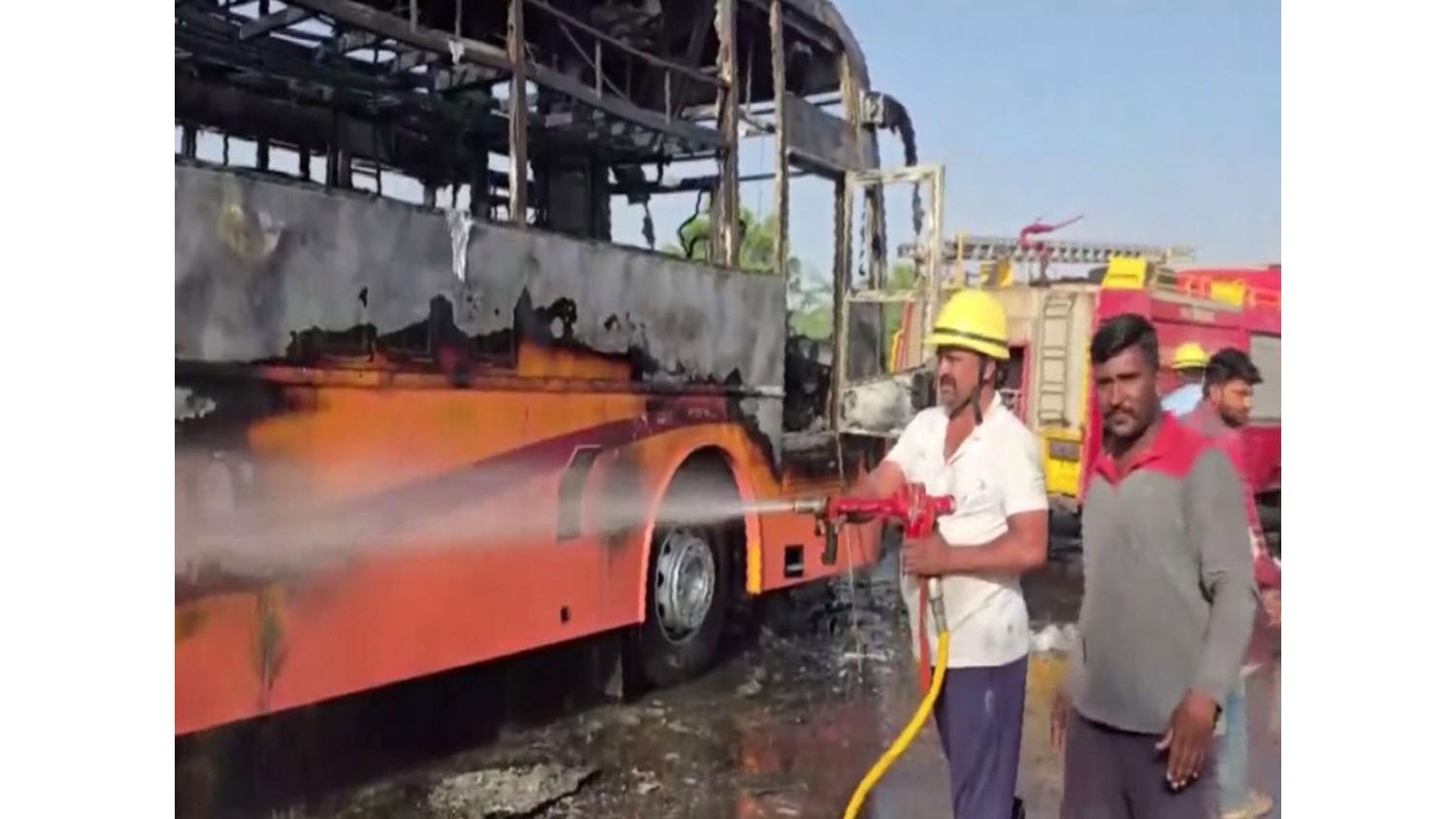 जैसलमेर में चलती बस में लगी आग, 10 से ज्यादा लोगों की मौत की आशंका