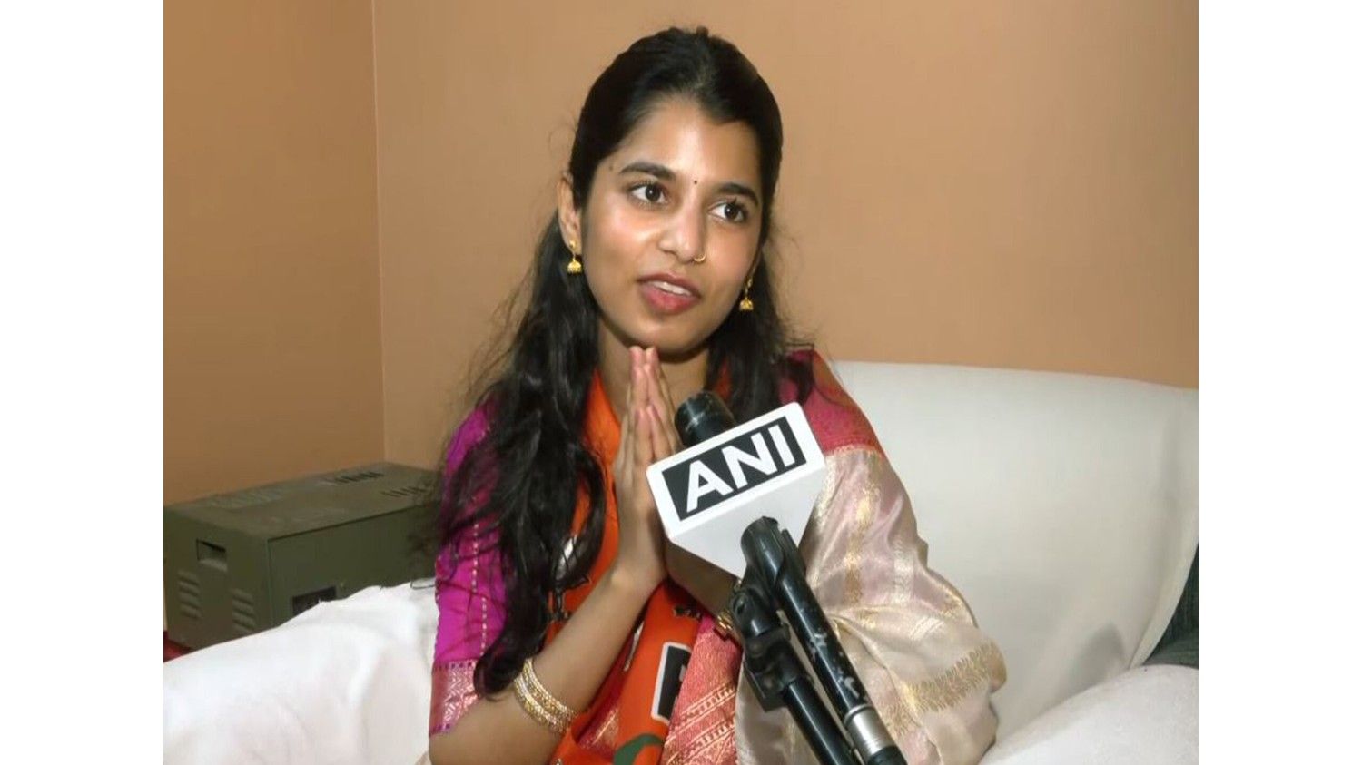 भाजपा में शामिल होने पर लोक गायिका मैथिली ठाकुर ने दिया बयान, कहा 