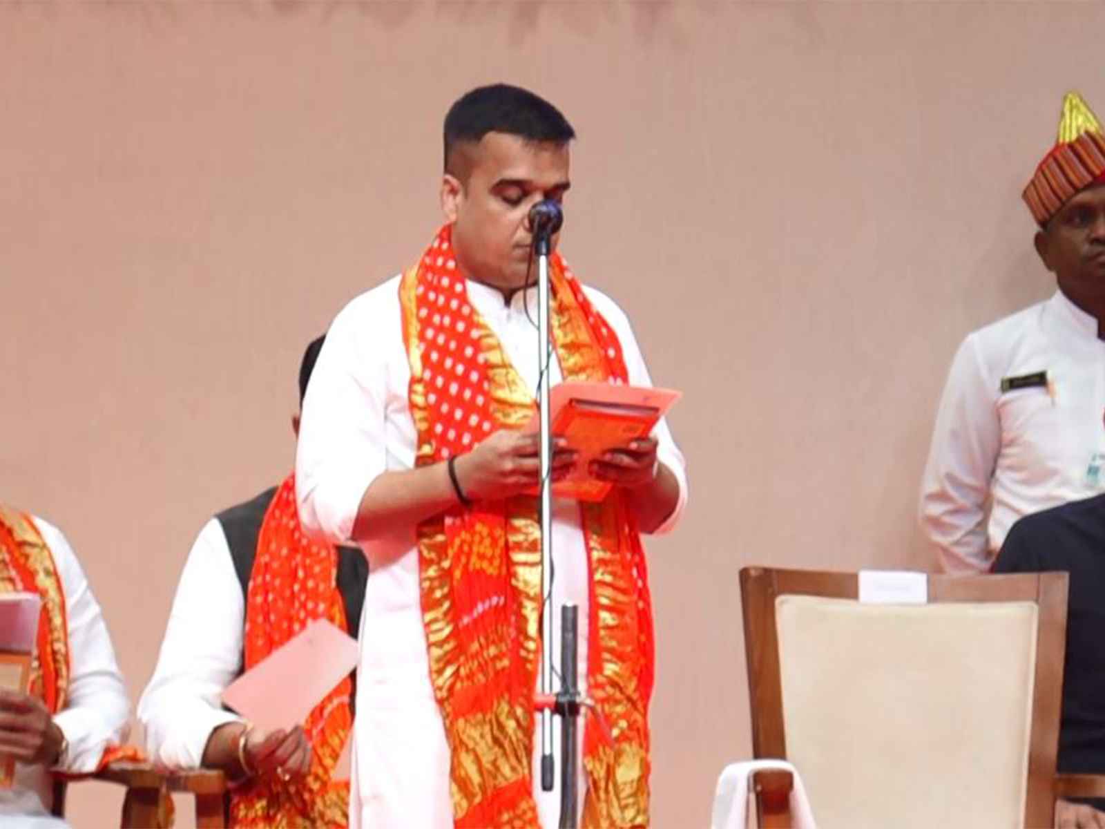हर्ष संघवी बने गुजरात के उपमुख्यमंत्री, भूपेंद्र पटेल के नेतृत्व वाली सरकार में 25 मंत्रियों ने ली शपथ