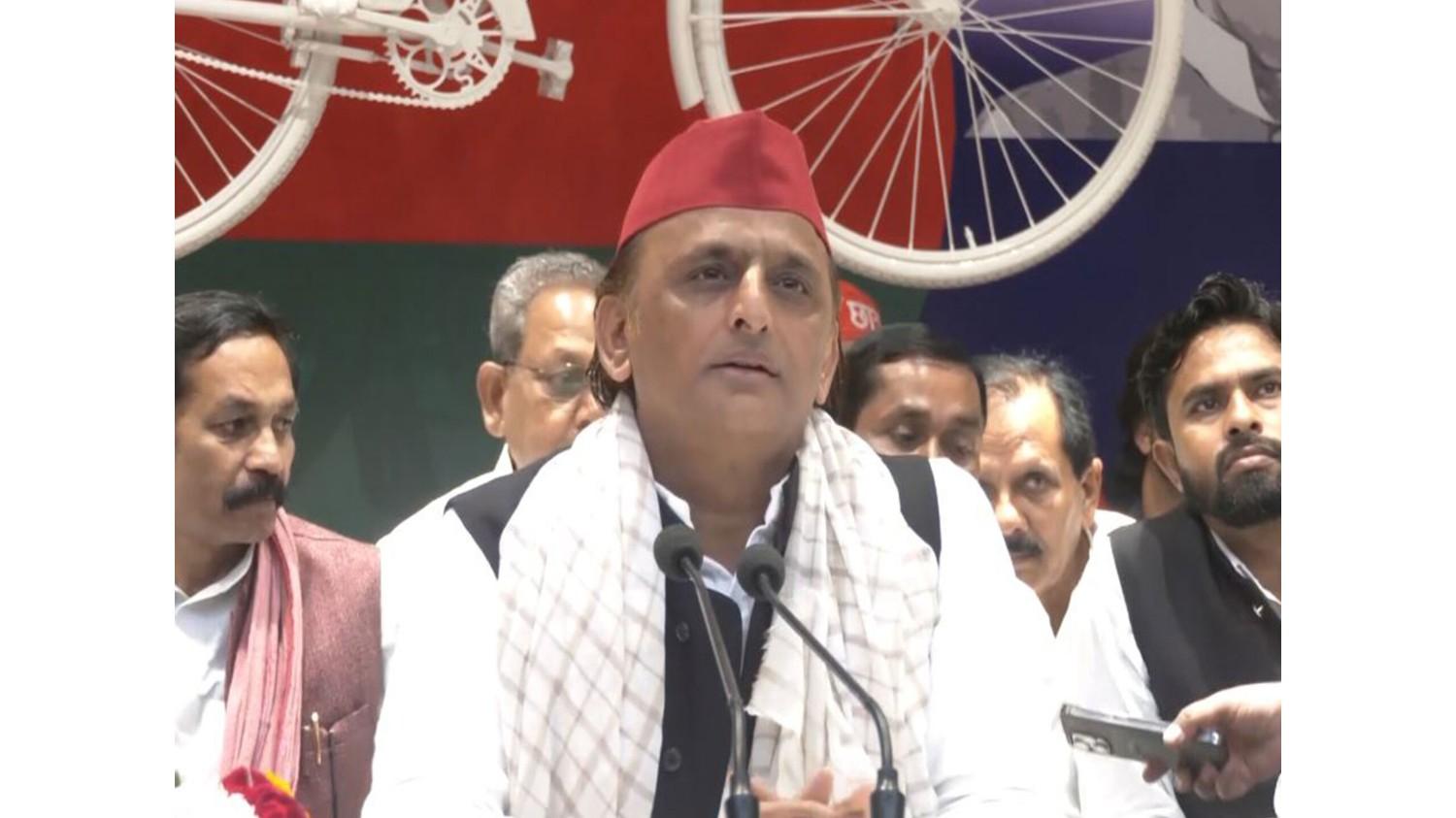 अखिलेश यादव ने योगी आदित्यनाथ सरकार पर कसा तंज, कहा 