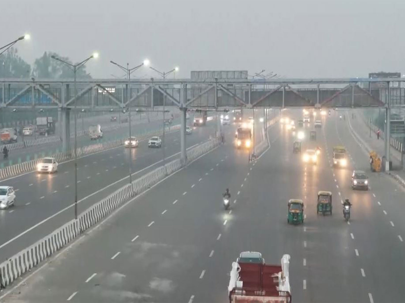 दिवाली से पहले दिल्ली की वायु गुणवत्ता 'खराब' श्रेणी में, AQI 284 पर पहुंचा