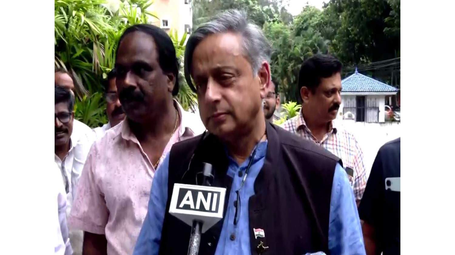 शशि थरूर ने अमेरिकी राष्ट्रपति के रूस तेल संबंधी दावों की आलोचना की, कहा 