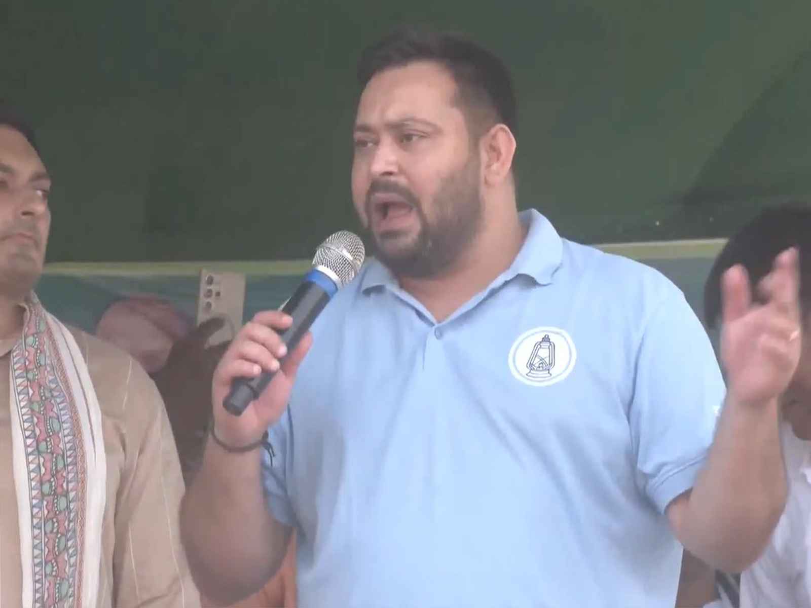 'फैक्ट्री लगाएंगे गुजरात में, जीत चाहिए बिहार में': तेजस्वी यादव का पीएम मोदी पर तंज