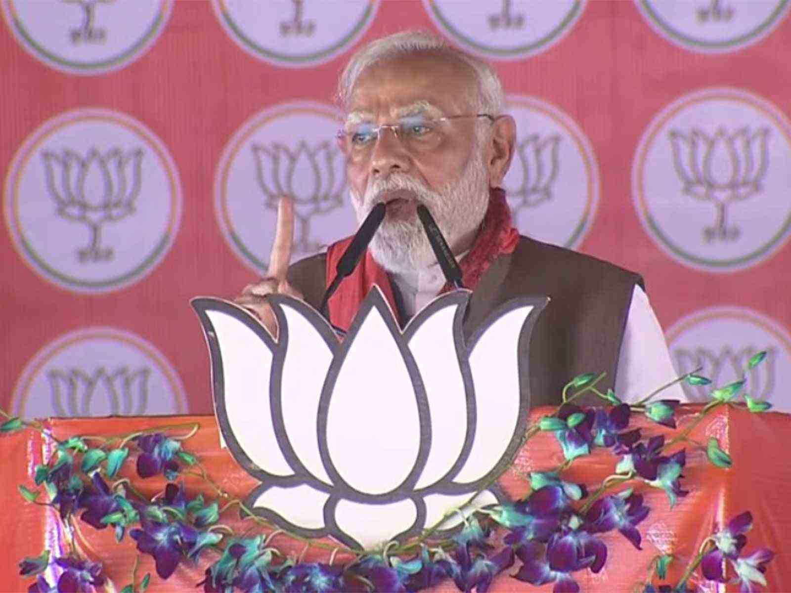 'हमने जंगल राज को सुशासन में बदला', पीएम मोदी ने विपक्षी महागठबंधन पर निशाना साधा