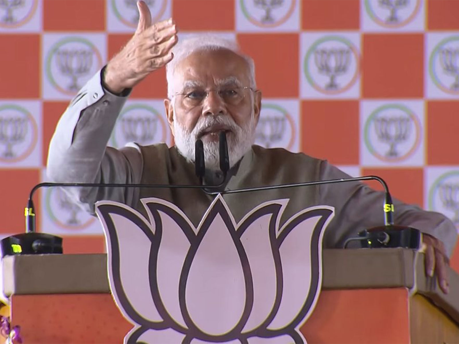 राजद-कांग्रेस ने अपना घोषणापत्र नहीं, रेट लिस्ट जारी की है: पीएम नरेंद्र मोदी