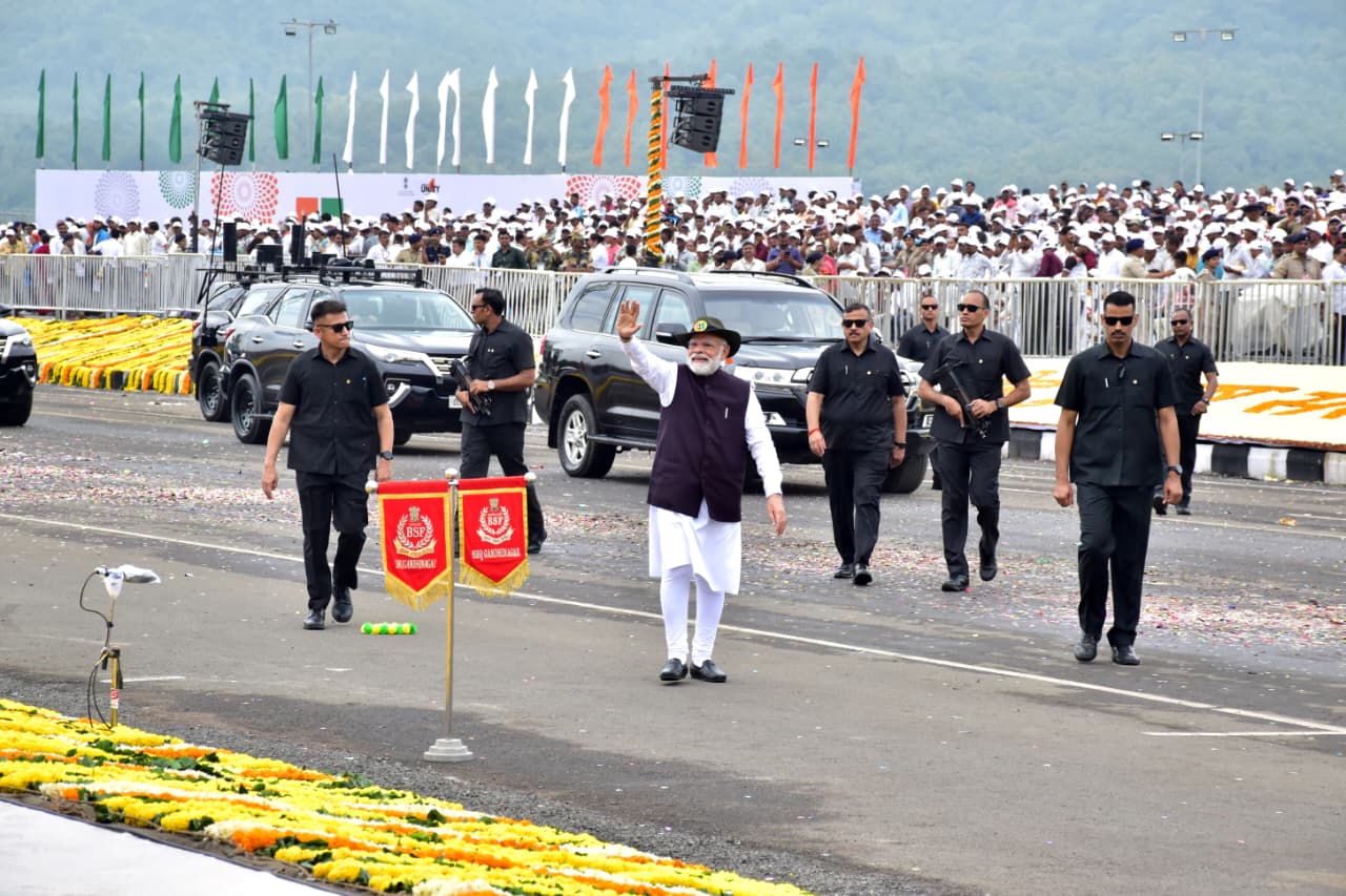 प्रधानमंत्री श्री नरेन्द्र मोदी की प्रेरक उपस्थिति में एकता नगर में राष्ट्रीय एकता दिवस का शानदार समारोह