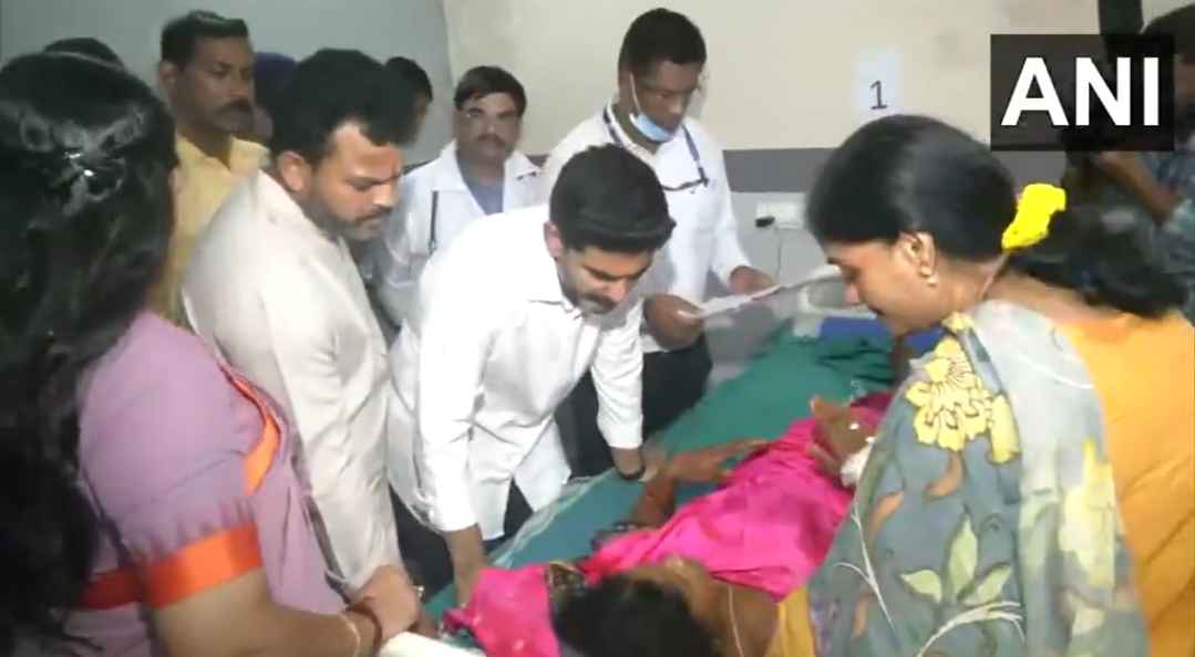 आंध्र प्रदेश मंदिर भगदड़: मंत्री मोहन नायडू और नारा लोकेश ने घायलों से अस्पताल में मुलाकात की